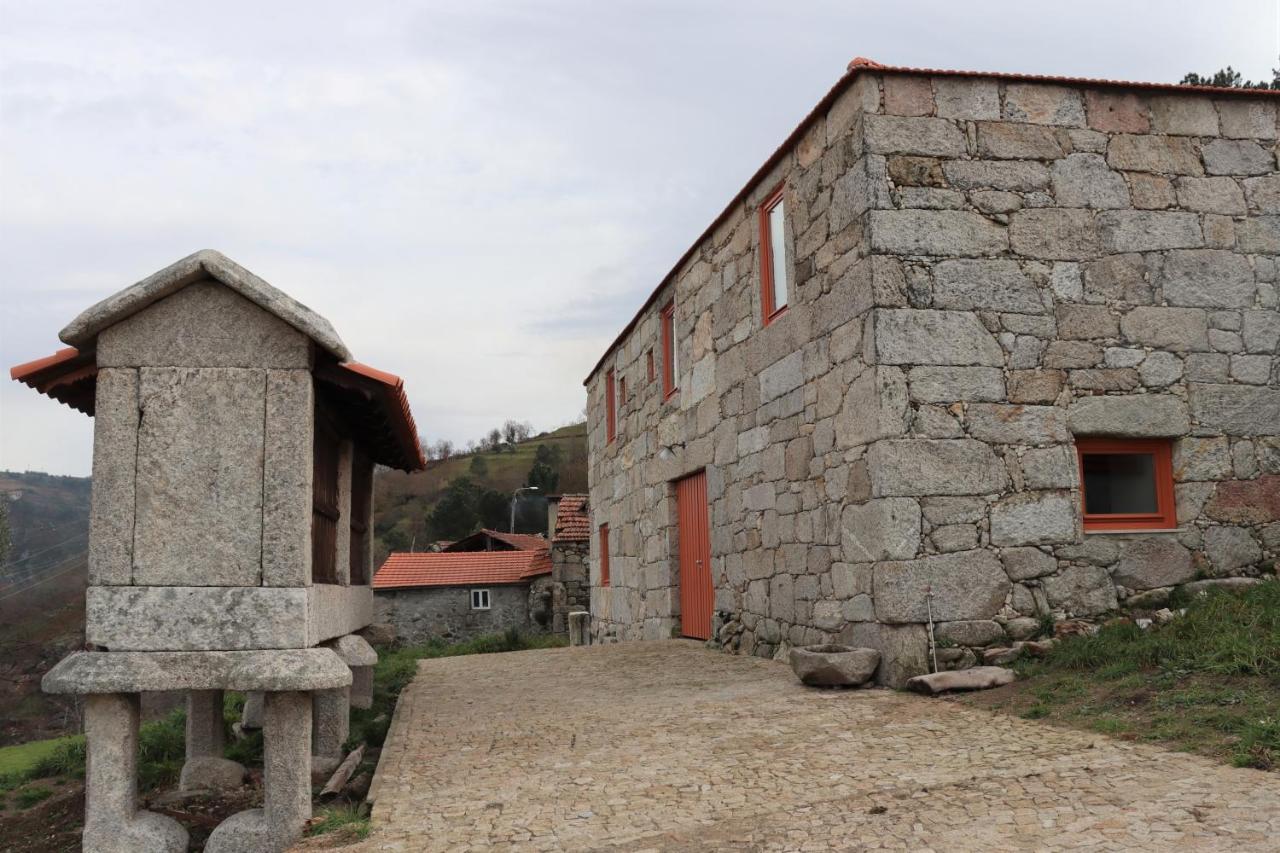 Quinta Da Riba Ma Guest House Santa Leocadia ภายนอก รูปภาพ