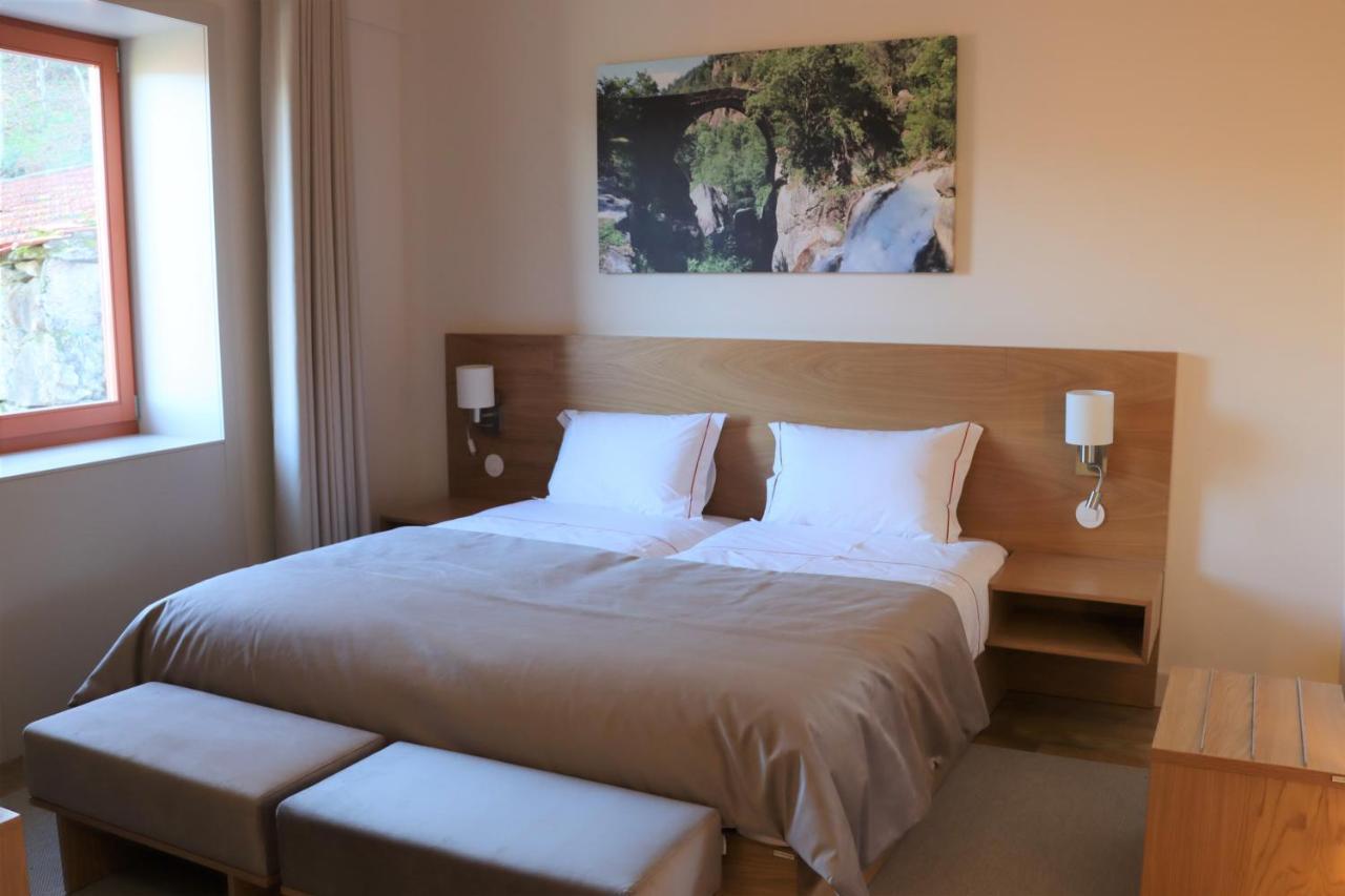 Quinta Da Riba Ma Guest House Santa Leocadia ภายนอก รูปภาพ