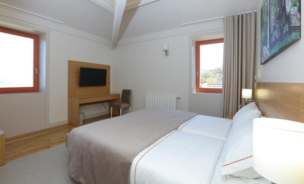 Quinta Da Riba Ma Guest House Santa Leocadia ภายนอก รูปภาพ