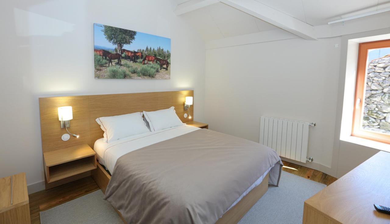 Quinta Da Riba Ma Guest House Santa Leocadia ภายนอก รูปภาพ