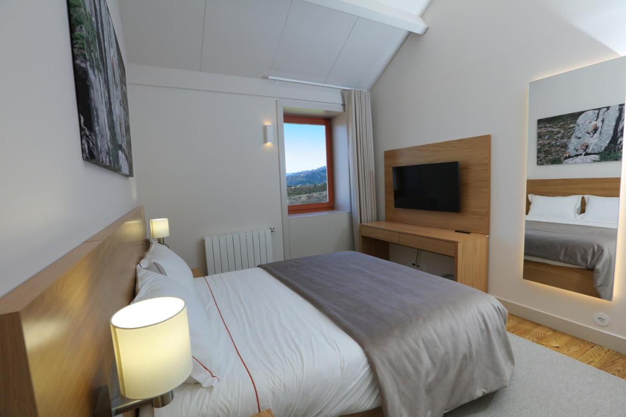 Quinta Da Riba Ma Guest House Santa Leocadia ภายนอก รูปภาพ