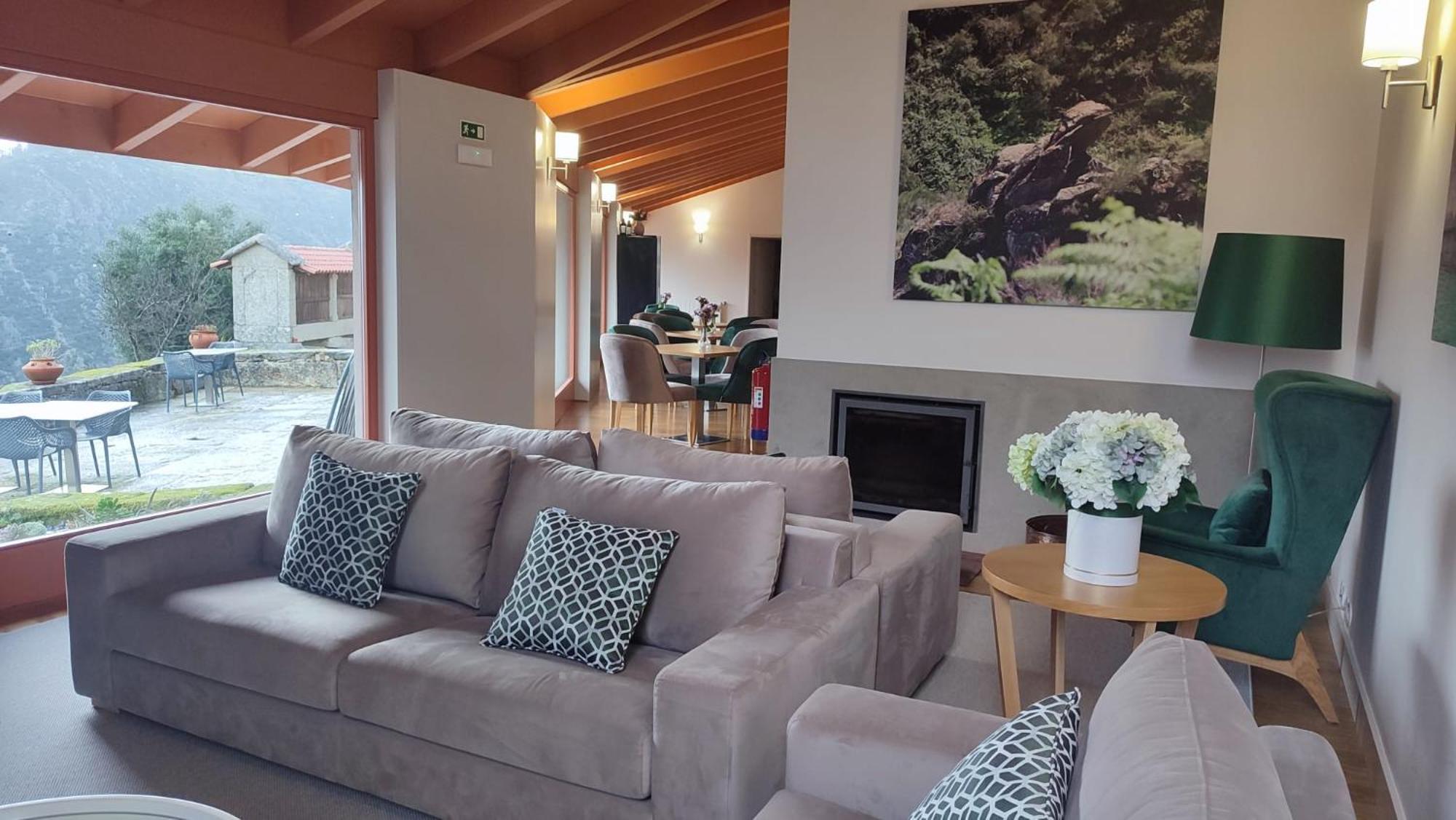 Quinta Da Riba Ma Guest House Santa Leocadia ภายนอก รูปภาพ